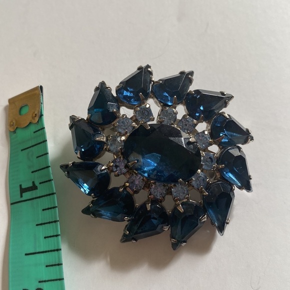 Vintage Sparkly Blue Rhinestones Brooch - Picture 5 of 6